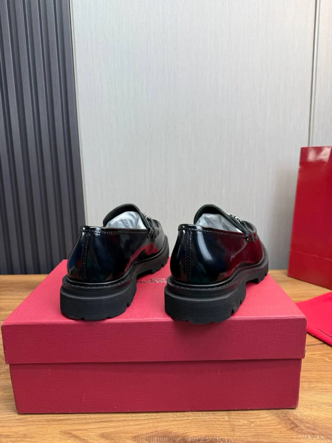 Men's shoes 💰880💰 Ferragamo. [Ferragamo] men's thick-soled loafers, the latest hot style, 1:1 original purchase quality, top quality, imported open-edge beaded cowhide leather on the upper, hand-made three-dimensional stitching highlights the round toe design, the inner foot pads are all imported cowhide, with original lightweight foam outsole, matching code 39-44, (38, 45 custom-made, non-refundable)
